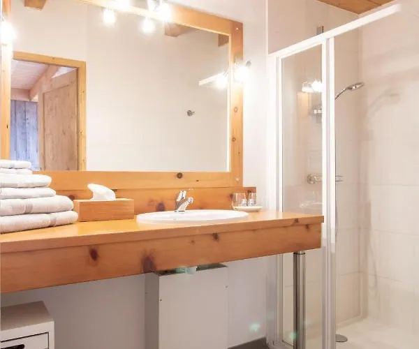 D'hotes La Grangelitte Bed & Breakfast Doussard